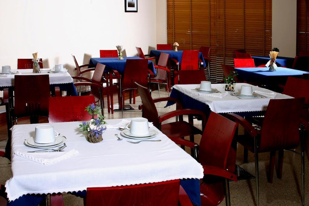 Hotel Paulo VI Rio Maior Bagian luar foto